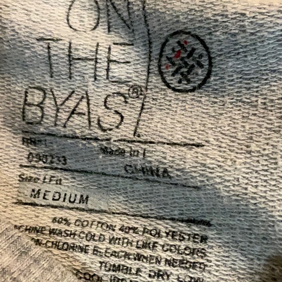 On The Byas Long Sleeve Crew Neck Sweatshirt Mens Medium Woman Swimming Graphic - Picture 2 of 3